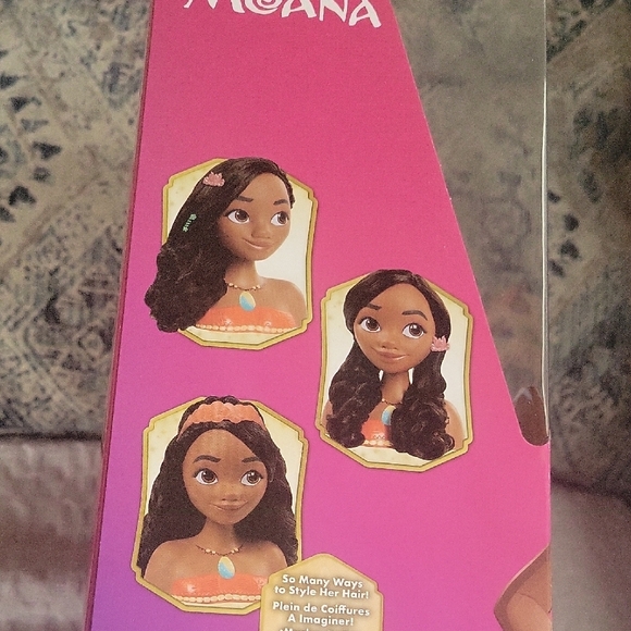 Disney Princess Moana Styling Head - Black Hair - Picture 4 of 6